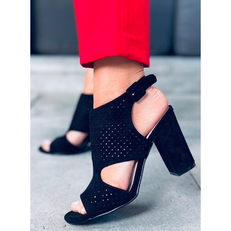 Guala Mustat korkeakorkoiset harjakattoiset sandaalit 1