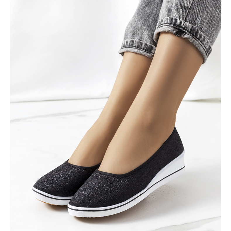 Friisin mustat wedge-lenkkarit 1