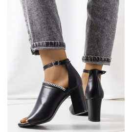 Mustat Nasrin-sandaalit 2