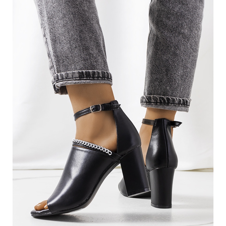 Mustat Nasrin-sandaalit 2