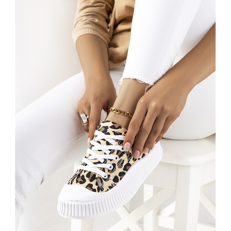 Beiget lenkkarit Chovka-alustalla ruskea musta 1