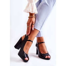 Nahkasandaalit Mustassa Visali-palkissa 2