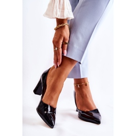 Muodikkaat lakatut pumput baarissa Black Emotion musta 1