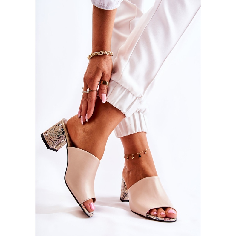 PA2 Naisten nahkaiset tossut korkokenkiin kukkia beige Nessita 2