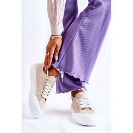 Naisten beiget tennarit tulevat lavalle 1