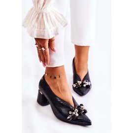 Nahkapumput Laura Messi 2487 mustalla koristeella 1