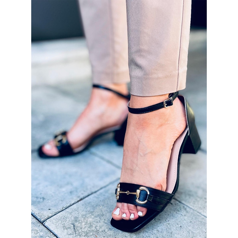 Ksenia Mustat korkeakorkoiset sandaalit 1