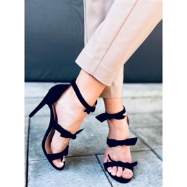 Celestia Mustat sandaalit korkokengissä 1