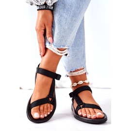 Naisten urheilusandaalit, mustat 4