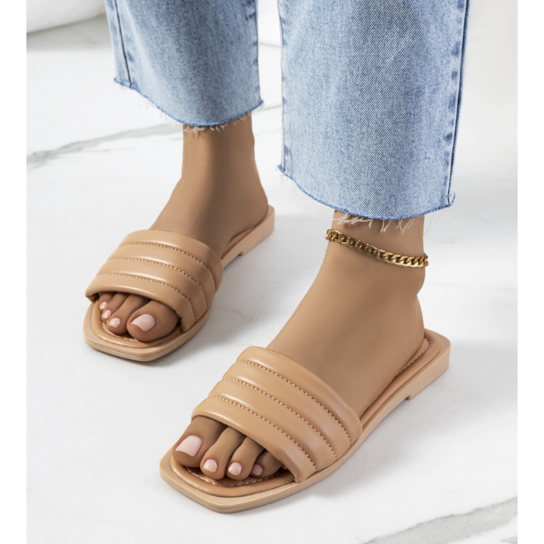 BM Keulen ruskeat tossut 1