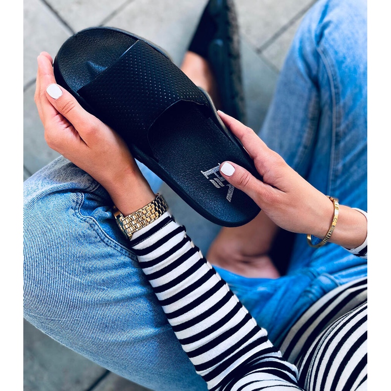 Wind Black naisten tossut musta 1