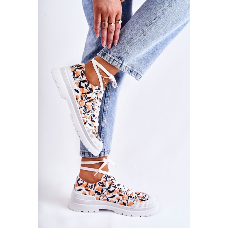 PS1 Matalat tennarit, jotka on sidottu valkoiseen Amissa-hedelmään valkoinen 2