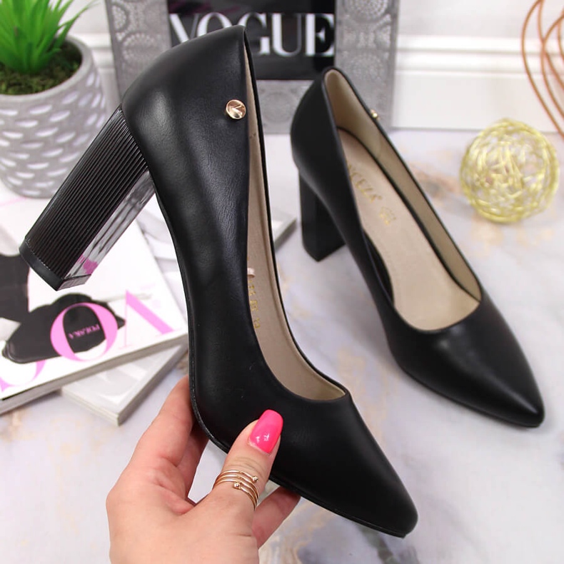 Pumput mustassa Vinceza-tolppassa 1