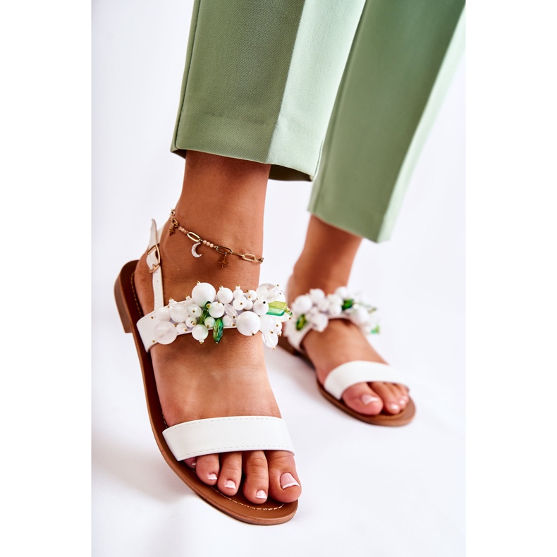 WS1 Muodikkaat sandaalit valkoisilla Hally-helmillä valkoinen 1