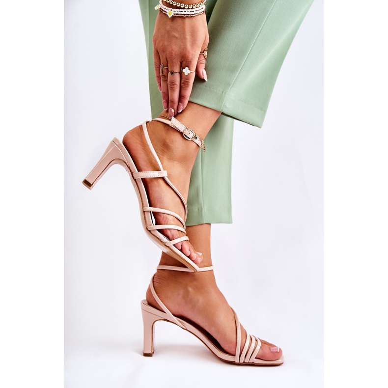 WS1 Klassiset lakatut sandaalit korkokenkiin beige Milani 2