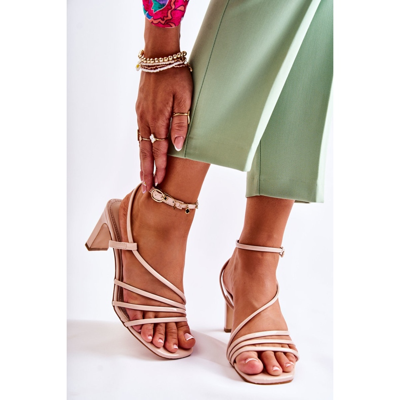 WS1 Klassiset lakatut sandaalit korkokenkiin beige Milani 1