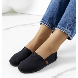 Mustat Basser lenkkarit 1