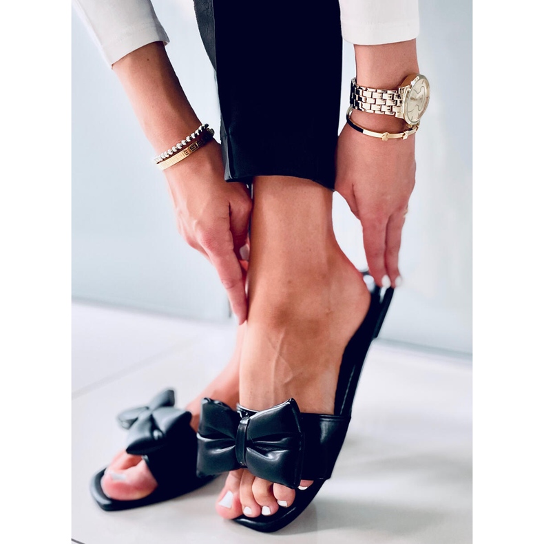 Mili Mustat tossut rusetilla 1