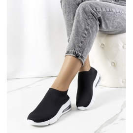 Mustat lenkkarit Trudylta 1