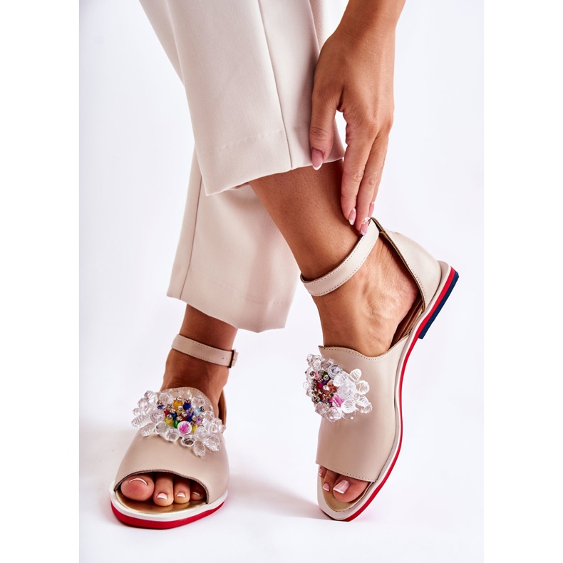 PA2 Naisten nahkasandaalit beigellä Nevassa-koristeella 2