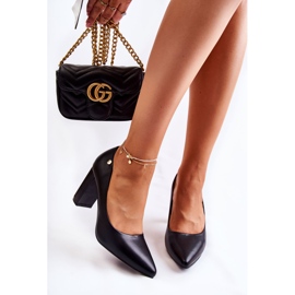 Vinceza Nahkapumput baarissa Spitz Black Lareassa musta 1