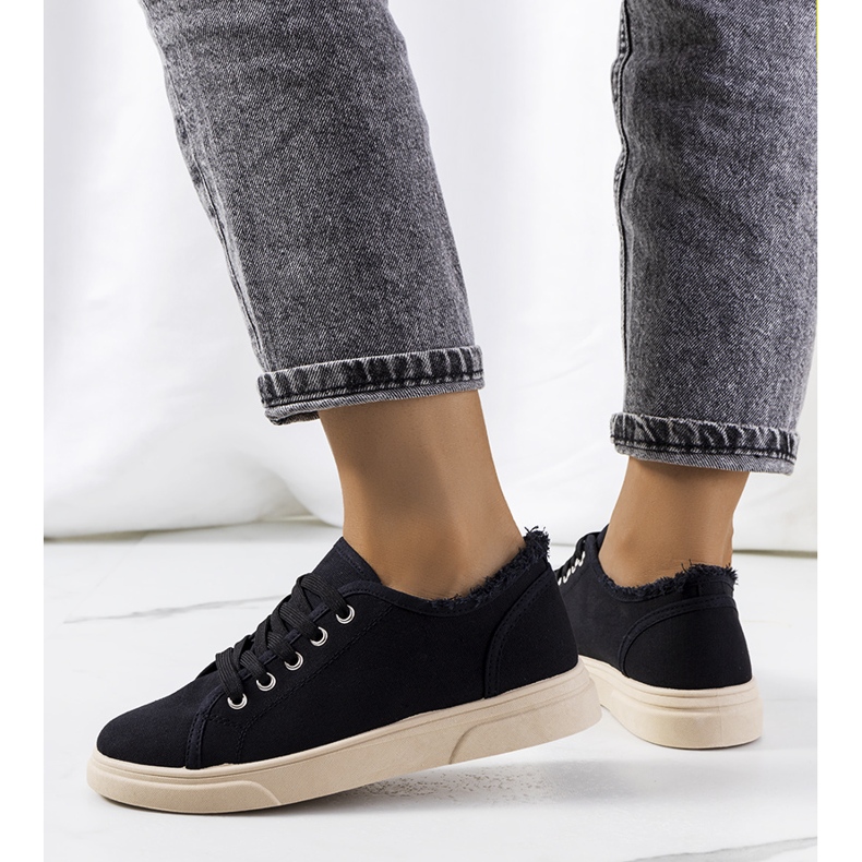 PA1 Estesin mustat klassiset lenkkarit 1