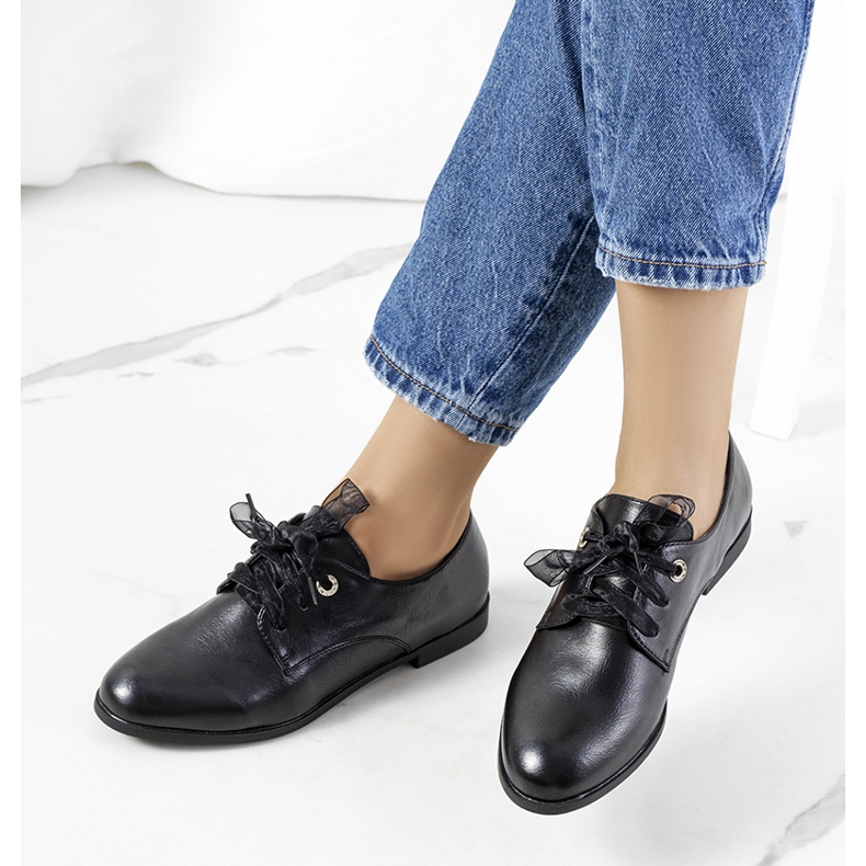 PA1 Andries mustat kengät 1