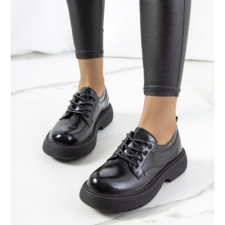 Mustat nauhanauhat Henris-tasolla 1