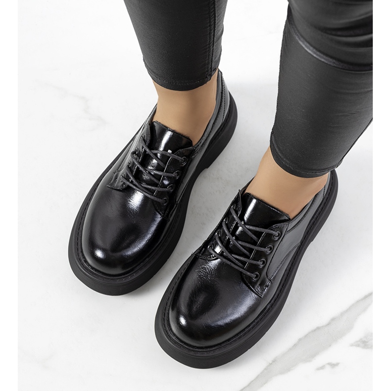 Mustat nauhanauhat Henris-tasolla 2