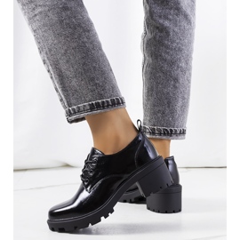 Vancen mustat korkokengät 1