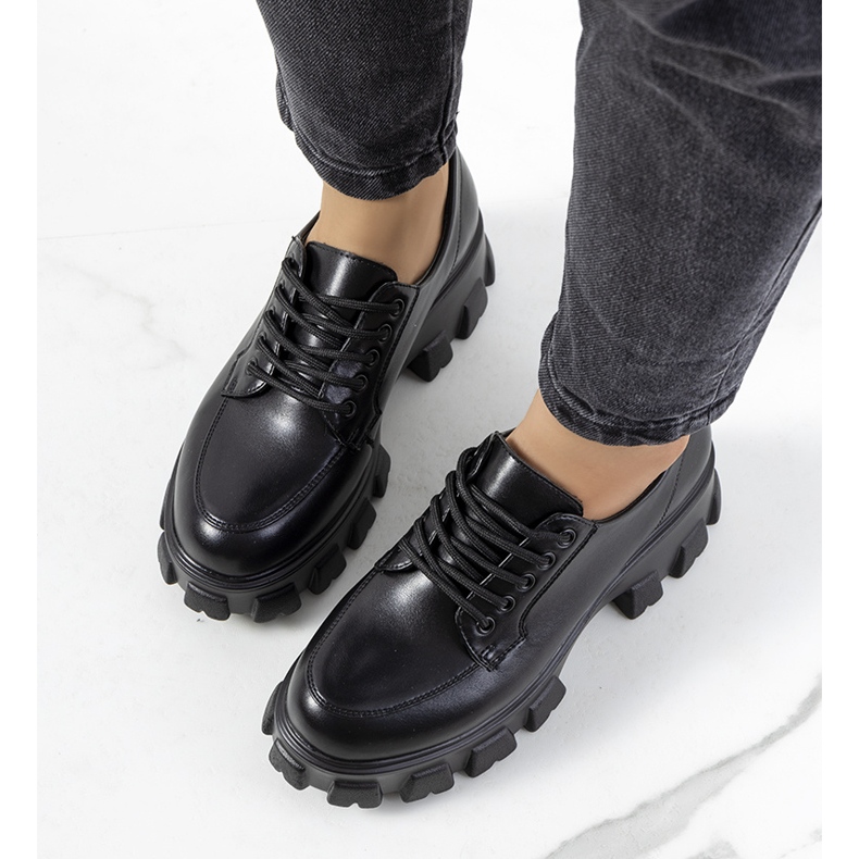 Mustat kengät Massey trapper -pohjassa 1