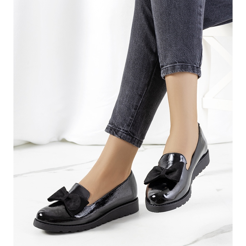 BM Voeren mustat lakatut kengät 2