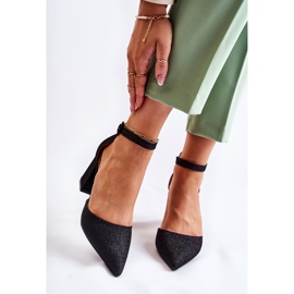 WS1 Kiiltävät mustat Amira-pumput baarissa 1