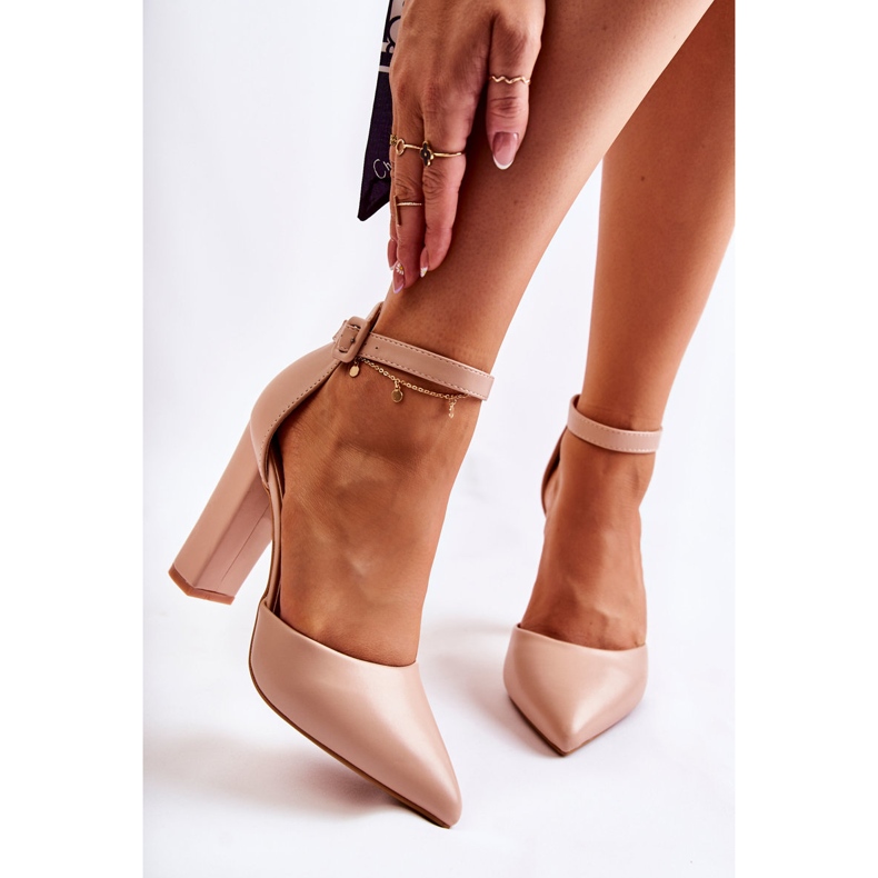 WS1 Nahkapumput korkealla beige saliralla 1