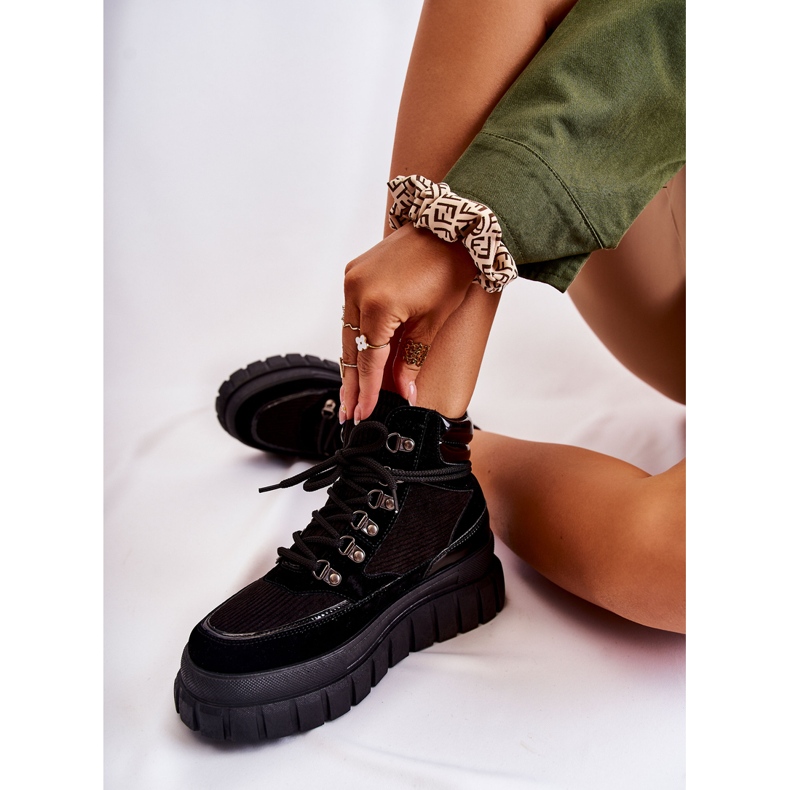 FB3 Muodikkaat naisten saappaat Black Magnific Platformilla musta 2