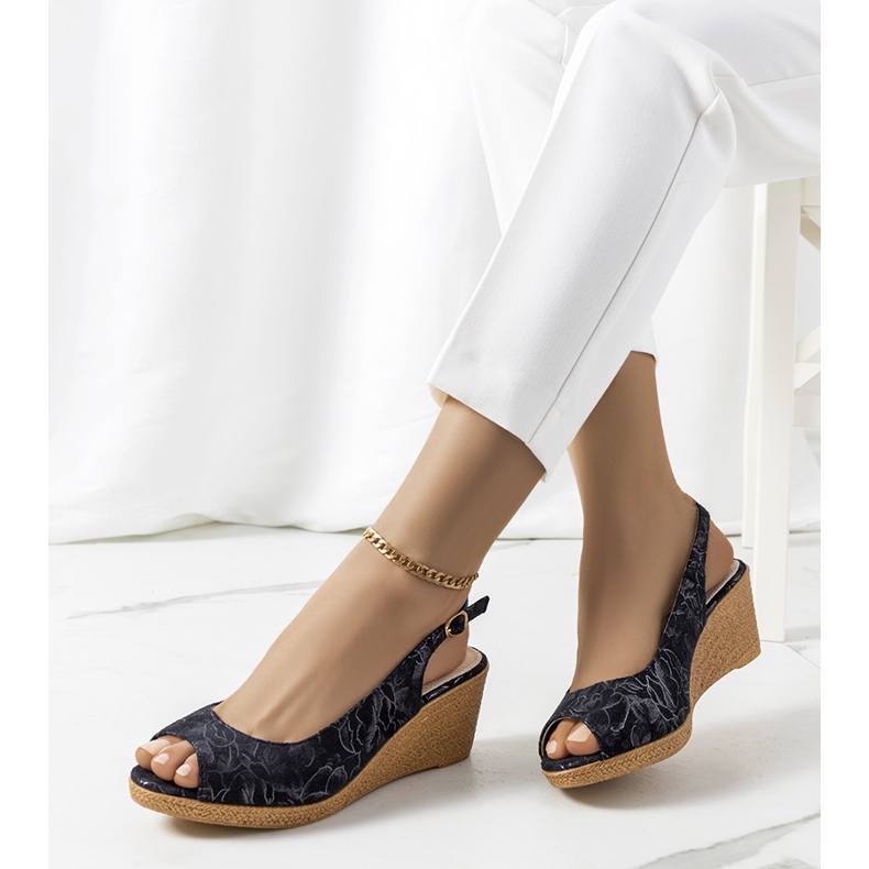 Mustat Beldesa sandaalit 1