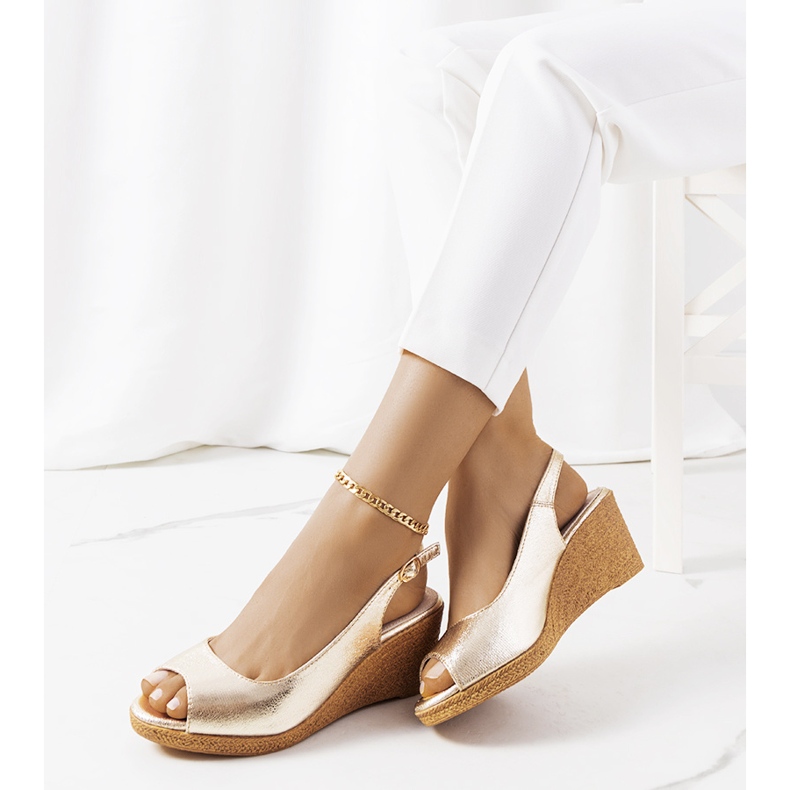 BM Golden Beldes kiila sandaalit kultainen 1