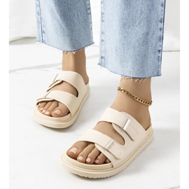 Beiget tossut Boonah-tasolla 1