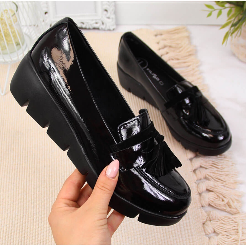 Mustat kiiltonahkaiset naisten kengät Filippo 2