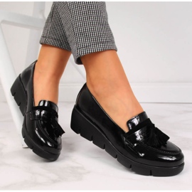 Mustat kiiltonahkaiset naisten kengät Filippo 1