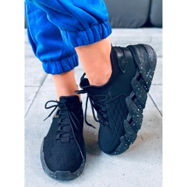 Indu Black sukkaurheilukengät musta 1