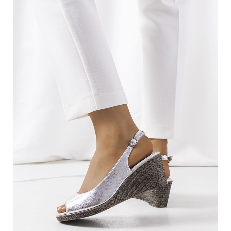 Beldesa hopeiset kiila sandaalit hopea 1