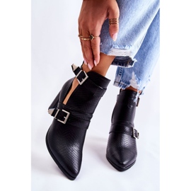 WJ2 Muodikkaat saappaat pylväässä leikkauksilla musta suelo 1