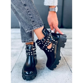 Saappaat leikattu nastoilla musta NC1127 musta 1