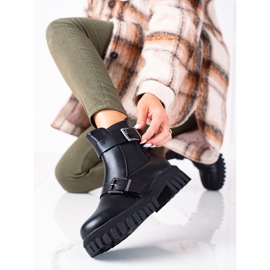 Mustat laukut Goodin-soljeilla 1