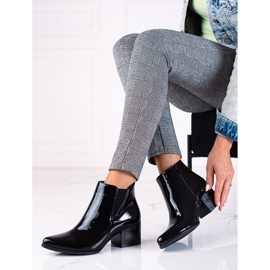 SHELOVET Mustaksi lakatut Chelsea-saappaat Sergio Leone korkokengillä 1