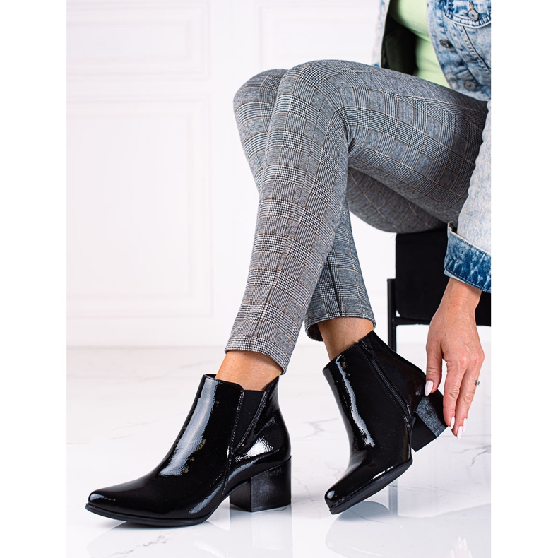 SHELOVET Mustaksi lakatut Chelsea-saappaat Sergio Leone korkokengillä 1