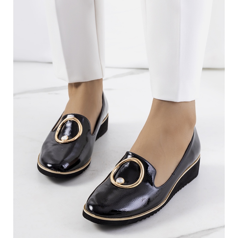 Mustaksi lakatut Kadyro-kengät 1