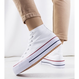 Valkoiset lenkkarit Korgayn alustalla valkoinen 1