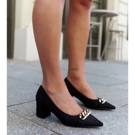 Mustat pumput Makka-postissa 2